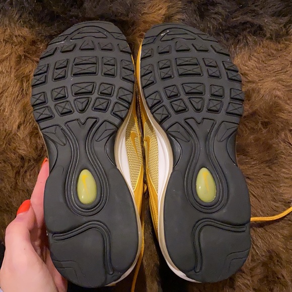 Airmax 97 canyon gold 9.5 w 7.5 men - Picture 5 of 5